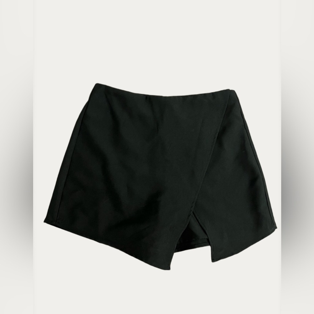 NWT Blue Blush Black Envelope Wrap Mini Skort
